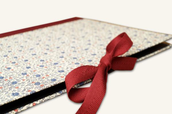 Romantic folder "Sissi", burgundy linen, handmade